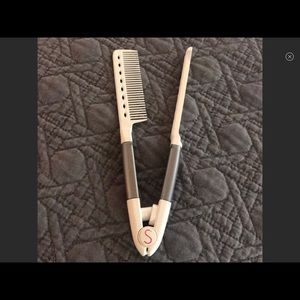 Sarah Potempa flat iron comb